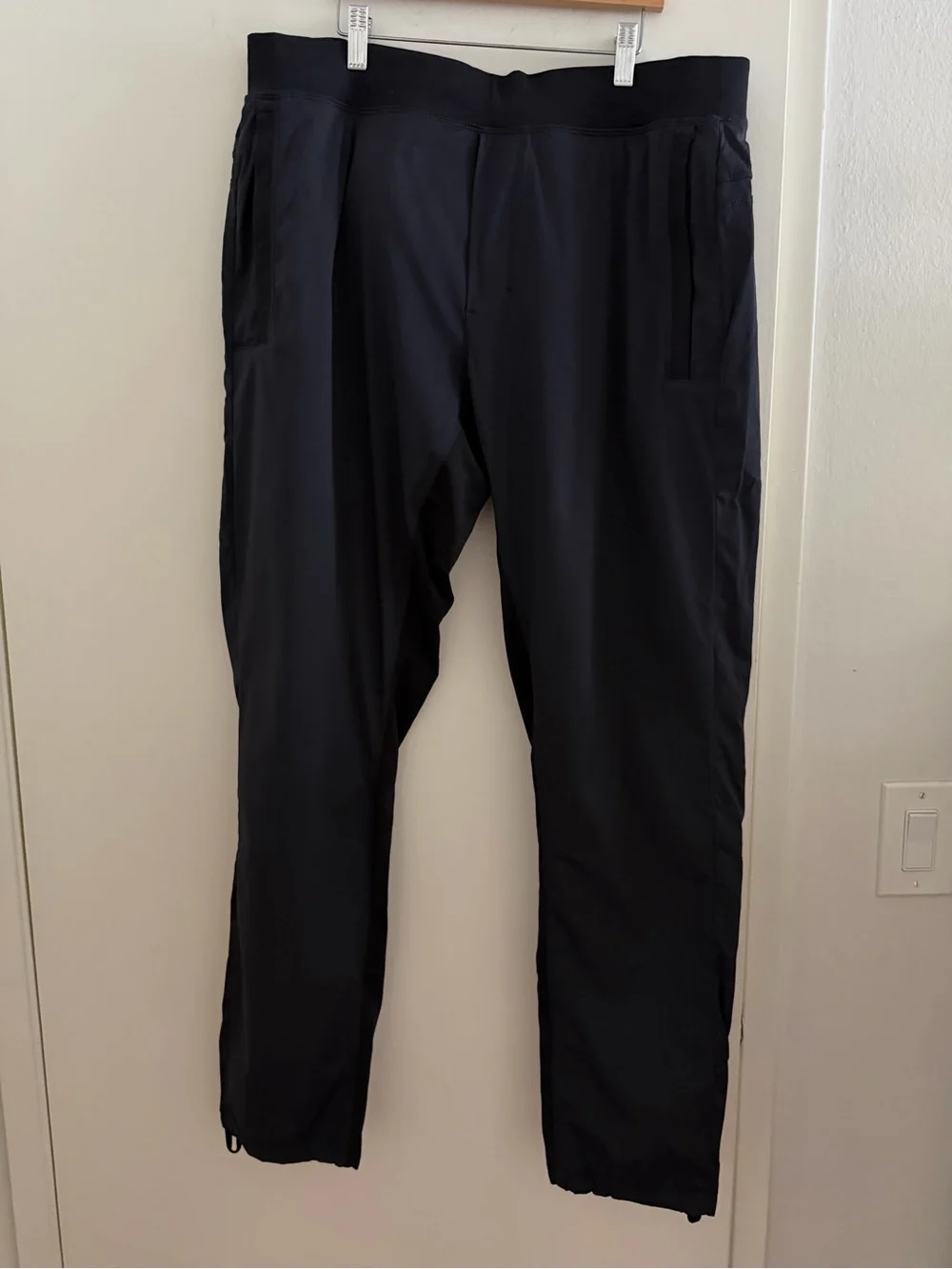 Lululemon Men’s Black Woven Track Pants Size XL